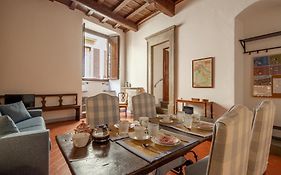 Aurora'S, Renaissance Suite, Historic Apartment, Pivot Location, Few Walks From All, Ac Bedroom